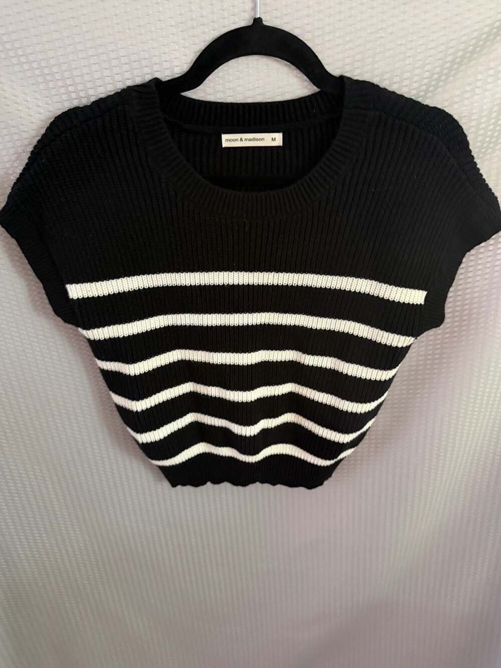 Moon & Madison Black and White Striped Knit Cap Sleeve Sweater Vest, Size M